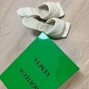 Bottega Veneta quilted embossed lagoon nappa mules, size 38.5